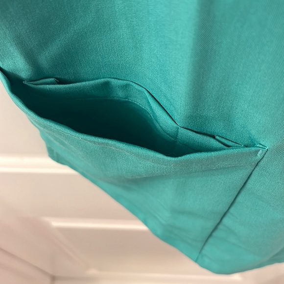 Mandala Scrubs 6 Pocket Top Women’s Size XXS Surgical Green NWT Woven Equa-Tek - Picture 6 of 9